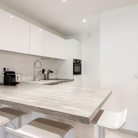 Apartment Beautiful Duplex Ideally Located In The Heart Of