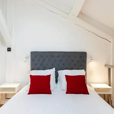 Beautiful Duplex Ideally Located In The Heart Of Apartment